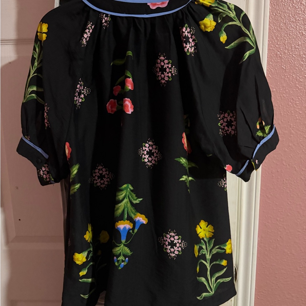 Umgee Botanical Print Contrast Trim Button Blouse - Picture 3 of 3